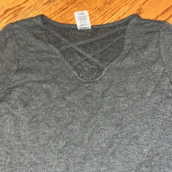 Erge Girl’s Grey Long Sleeve With Criss Cross Neck Size L 14 - Picture 2 of 5